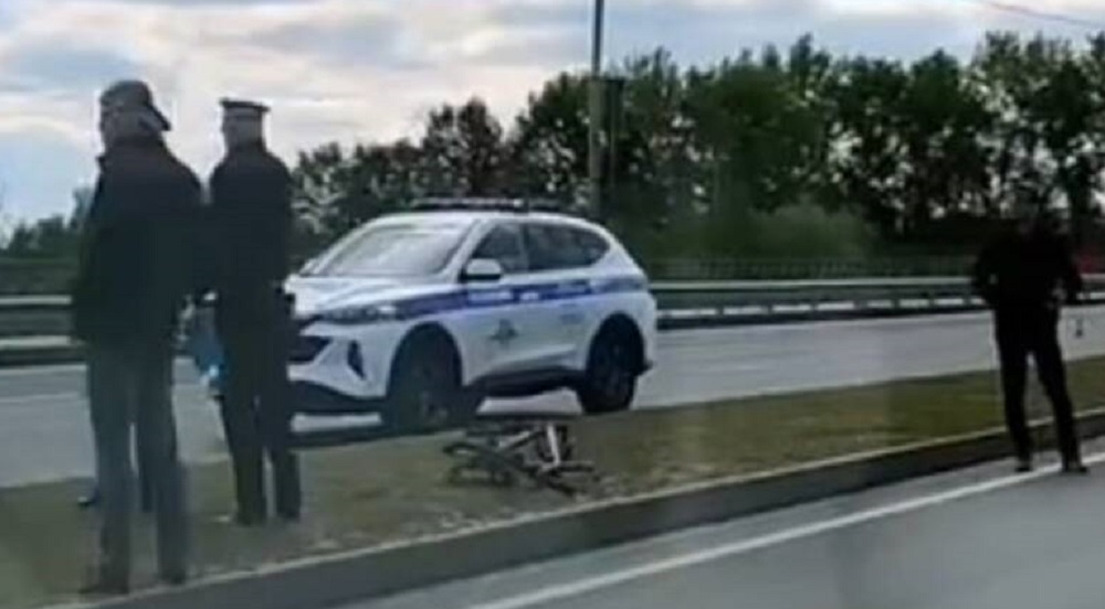 В Брянске автомобиль сбил велосипедиста на проспекте Героев