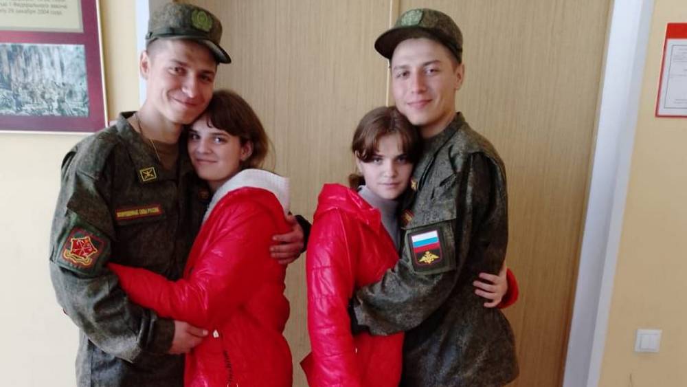 Курские братья-близнецы женились на сестрах-близнецах