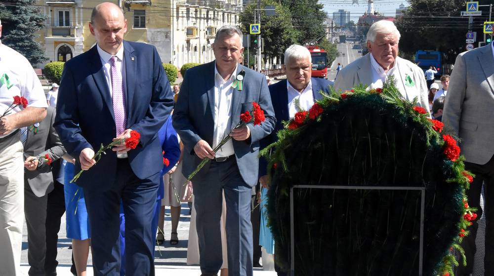 В Брянске отметили День партизан и подпольщиков торжественным митингом