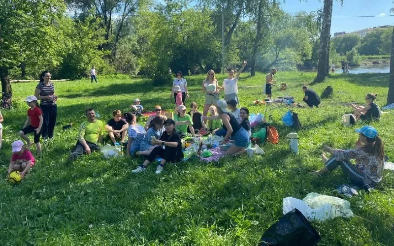 Волонтеры убрали горы мусора на пляже в Бежицком районе Брянска