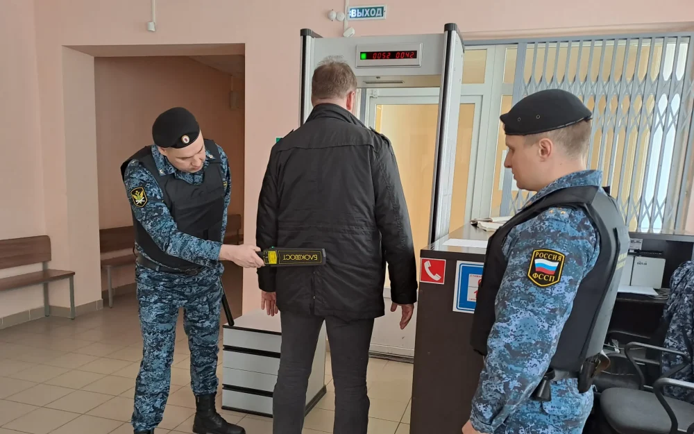 В брянские суды попытались пронести 623 единицы оружия и боеприпасов