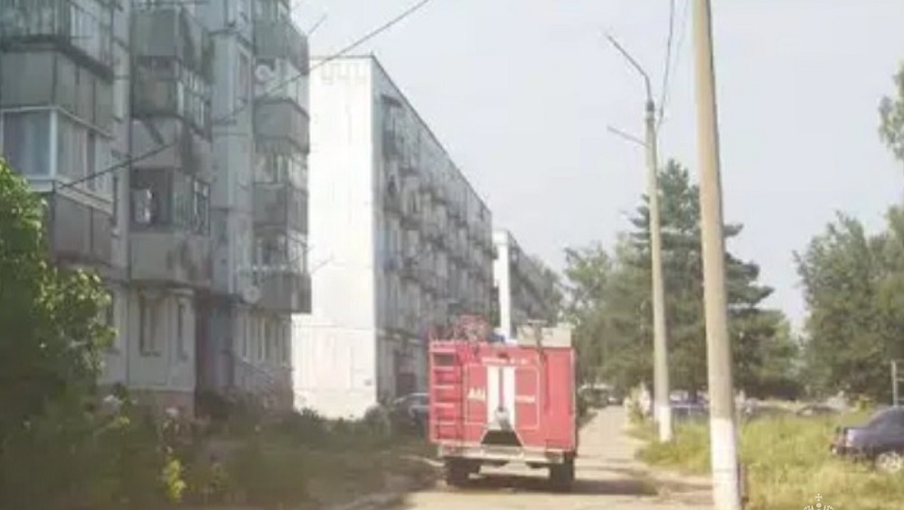 Под Дубровкой в Сеще из горевшего дома эвакуировали 18 человек, троих спасли