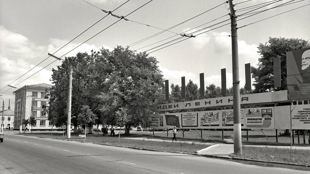 В Брянске опубликовали сделанное в 80-е годы фото сквера около БМЗ