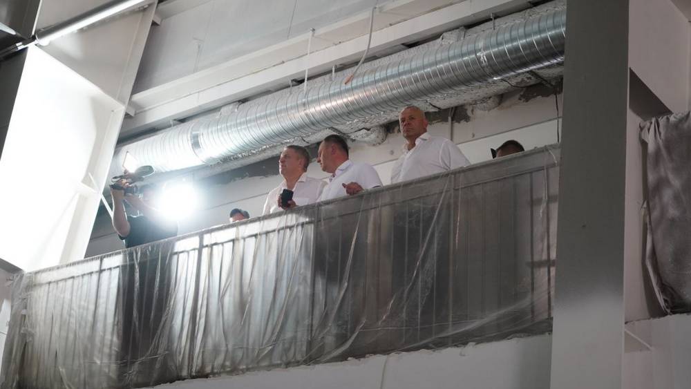 Брянский губернатор Богомаз проверил строительство ледового дворца «Пересвет»