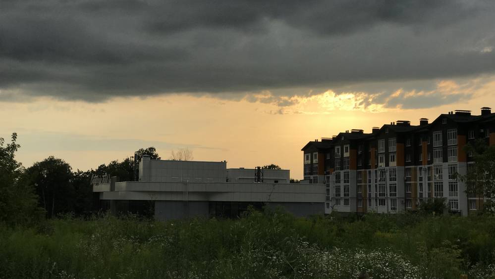 Брянцев предупредили о грозах с градом при 29 градусах в пятницу