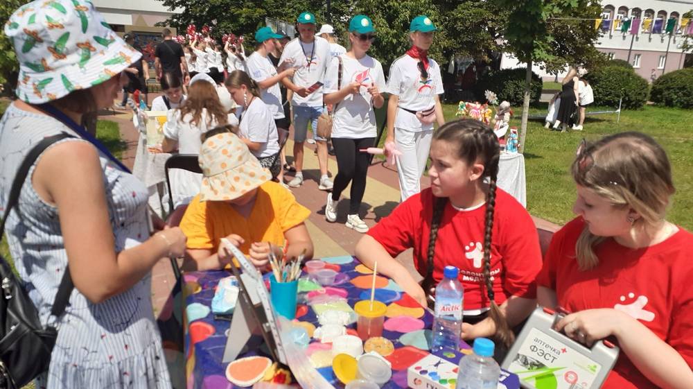 В Брянске славянский праздник собрал на творческих площадках талантливых людей