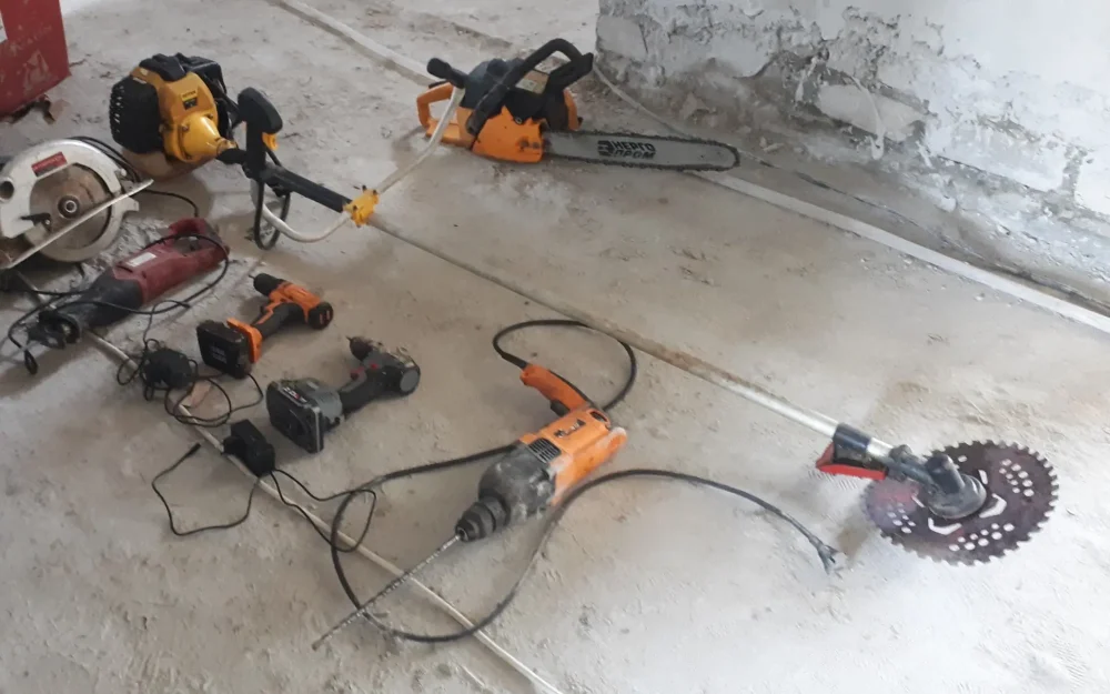 В Трубчевском районе юноша похитил инструменты на 18 тысяч рублей