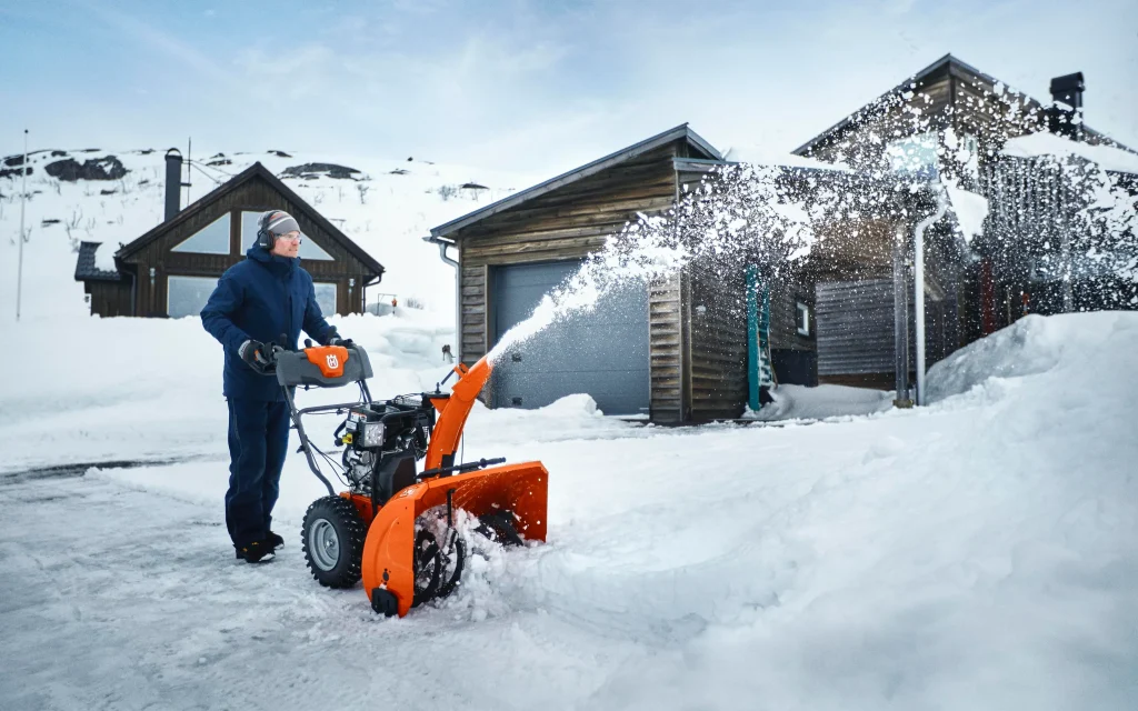 Бензиновые снегоуборщики: зачем нужны и как выбрать идеальный вариант