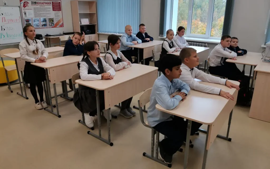 Сборы ребенка в школу брянцам обойдутся минимум в 16 тысяч рублей