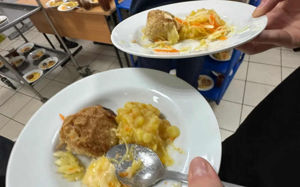 Прокуроры приказали увеличить время обедов в брянских школах