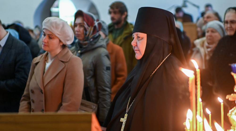 Митрополит Александр возглавил престольное торжество в Брянском Петро-Павловском монастыре