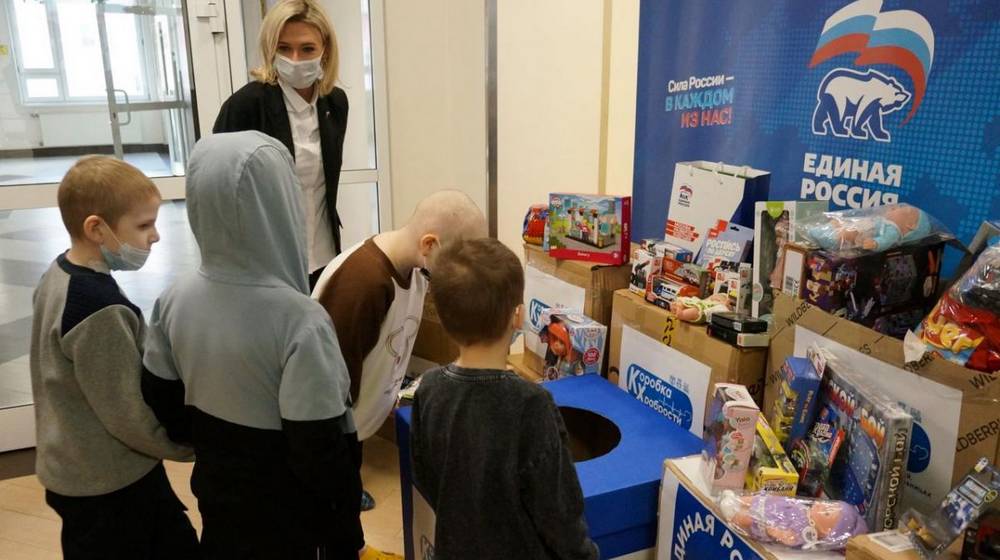 «Единая Россия» передала более полумиллиона подарков детям на длительном лечении