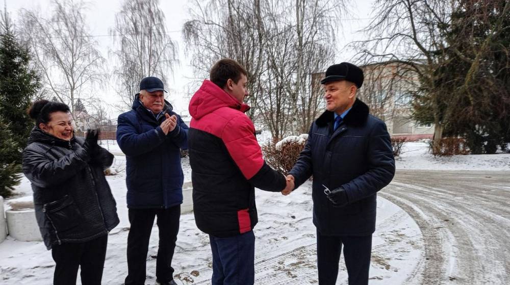 Депутат Госдумы Николай Щеглов передал автомобиль скорой медицинской помощи