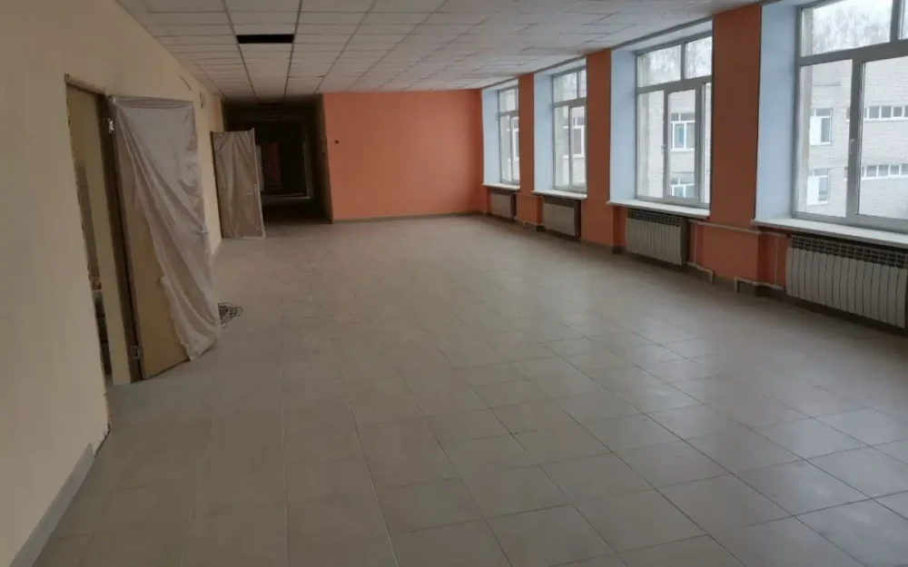 Успешно продолжается капитальный ремонт школы №2 в Дубровке