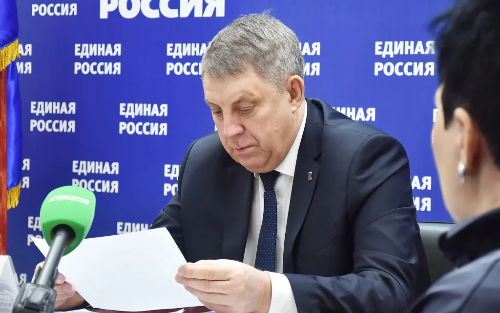 В Брянской области началась прямая линия с губернатором Александром Богомазом