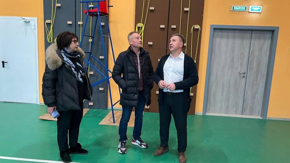 «Партийный десант» посетил новый корпус Брянского лицея № 2 имени М.В. Ломоносова