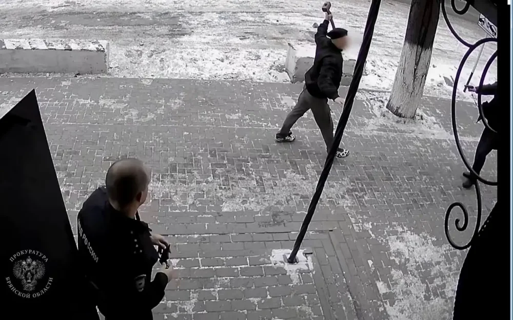 В Новозыбкове напавший с кувалдой на ОВД уголовник отправлен в колонию