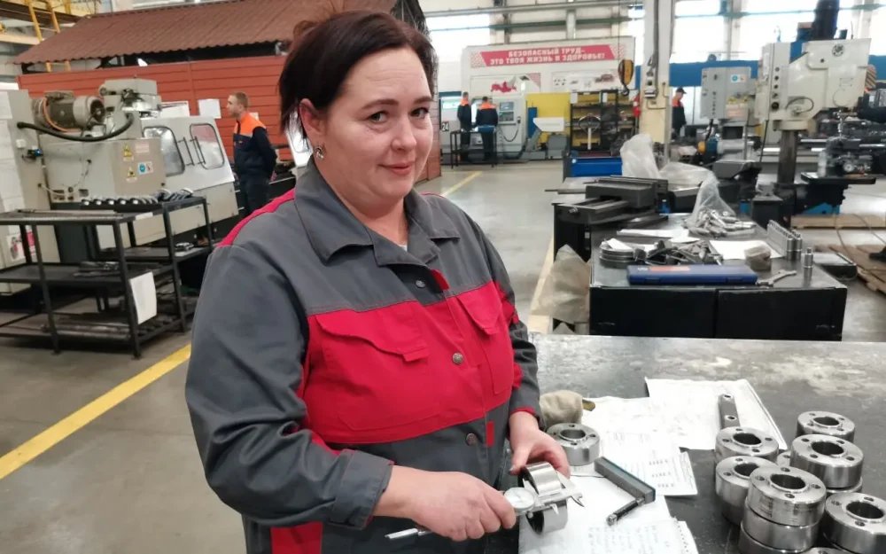 К концу этого года жители Брянской области будут получать 100 тысяч рублей