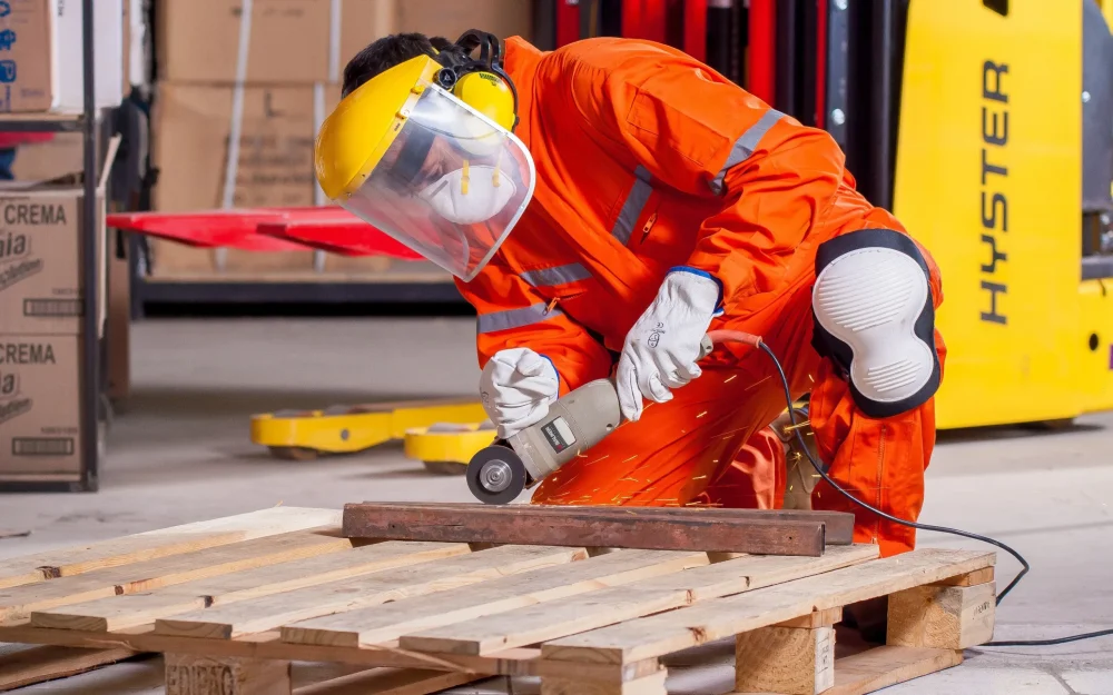 Какой должна быть рабочая спецодежда: ключевые аспекты выбора и применения