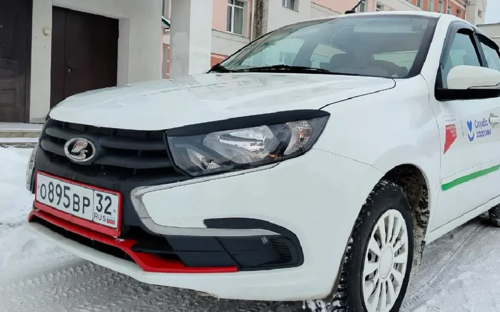 Почепская ЦРБ получила новые автомобили для медицинских нужд