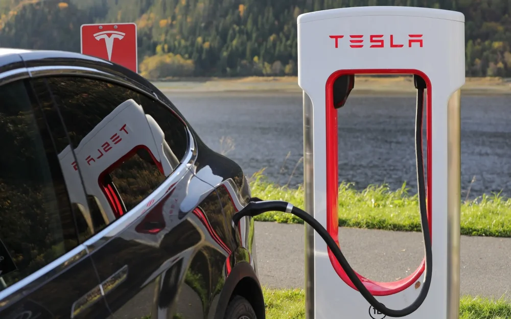 Философ Дугин объяснил брянцам, почему нельзя царапать Tesla