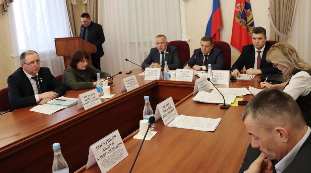 Брянские думцы решают задачи по охране окружающей среды и защите экологии