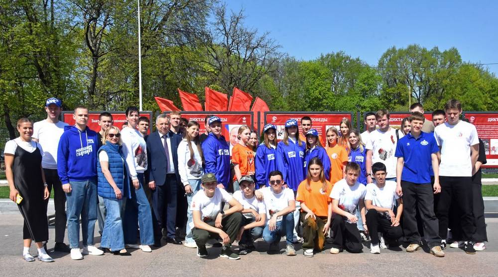 «Единая Россия» открыла в Брянске фотовыставку, посвященную «Диктанту Победы»