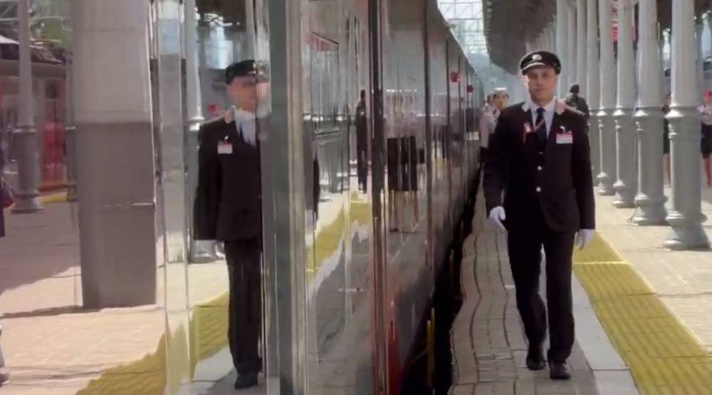 РЖД отправили в первый рейс международную «Ласточку» Москва – Минск