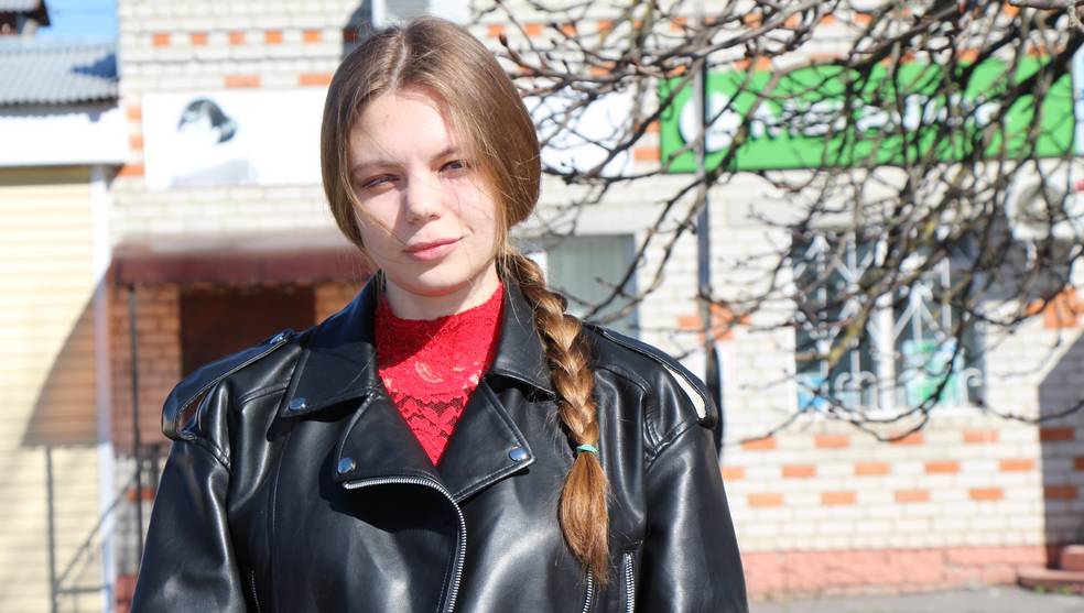 По княжеским канонам: жители Локтя посадили липы в царственной аллее