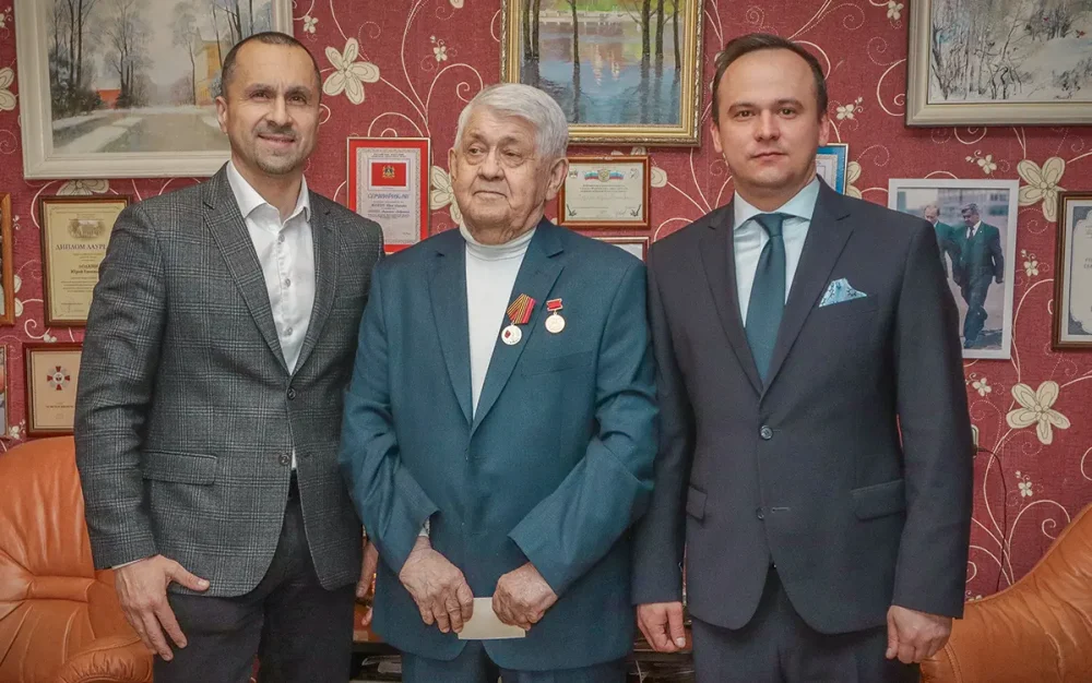 Экс-губернатору Брянской области Юрию Лодкину вручили медаль «80 лет Победы»