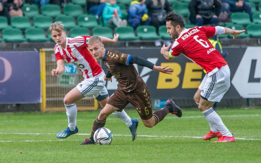 Какие футболисты чаще всего выходят на замену и меняют ход игры