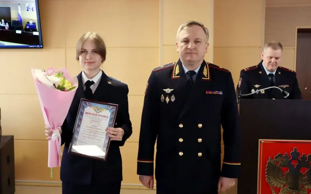 Брянских следователей полиции поздравили с 62-летием службы