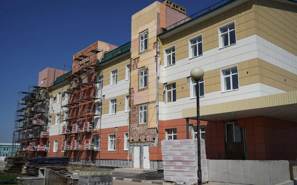 Брянский губернатор проверил ход ремонта диагностического центра Почепской ЦРБ