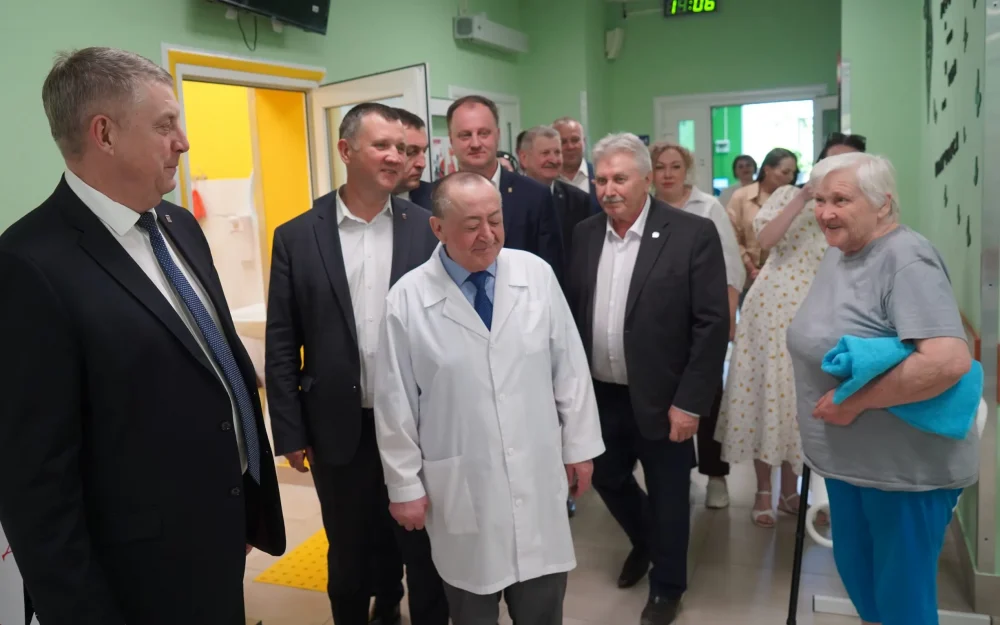 Брянский губернатор оценил новую пристройку к реабилитационному центру в Юдинове