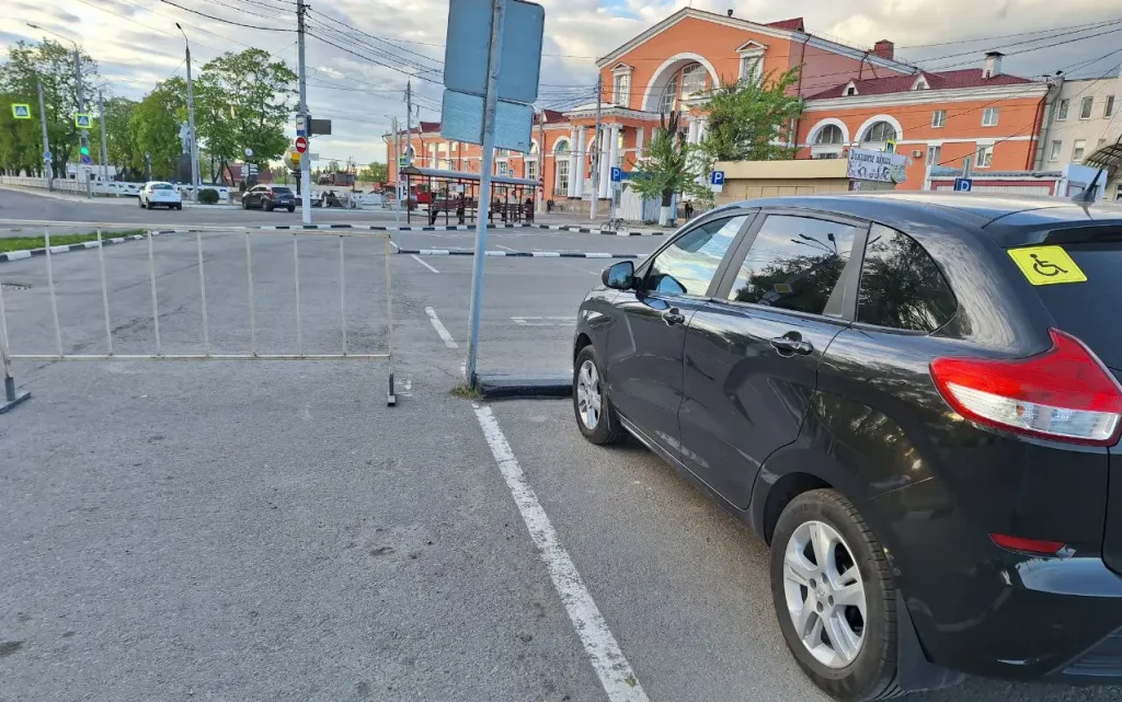 Брянский суд взыскал с дорожников доходы от привокзальной парковки