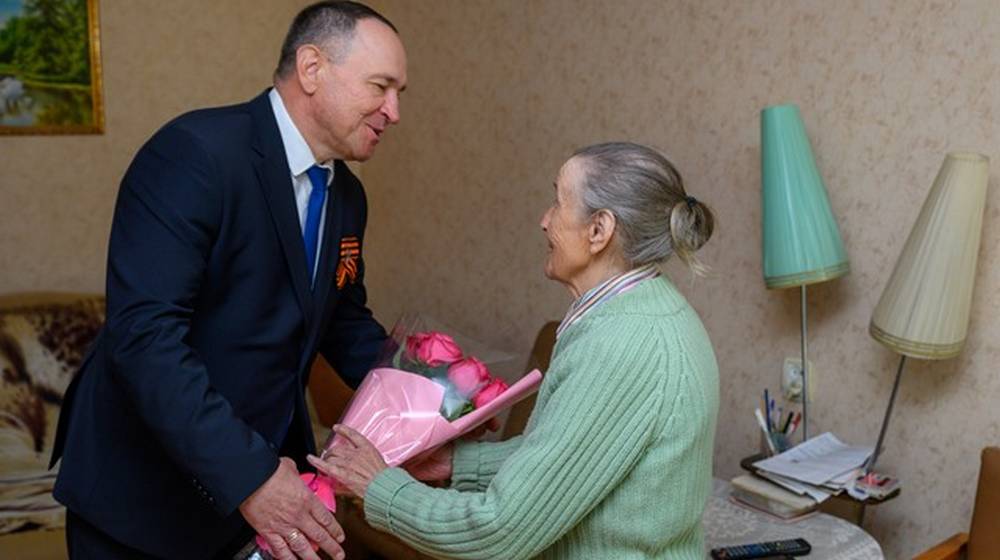 Брянские энергетики «Россети Центр» поздравили ветеранов — бывших работников энергетической отрасли с Днем Победы