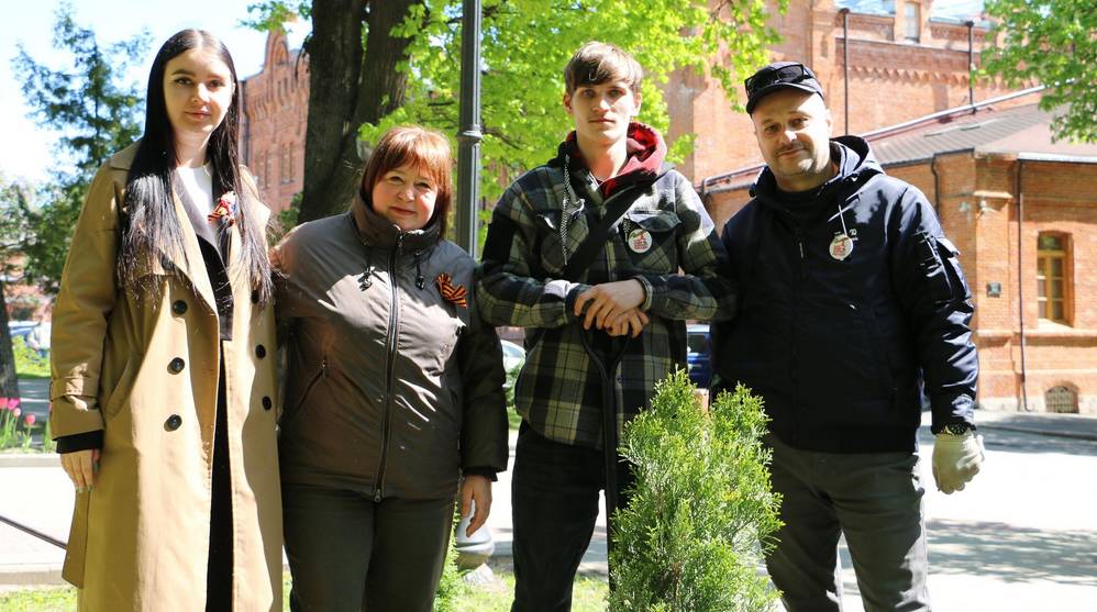 Депутаты областной Думы приняли участие в акции «Аллея памяти»