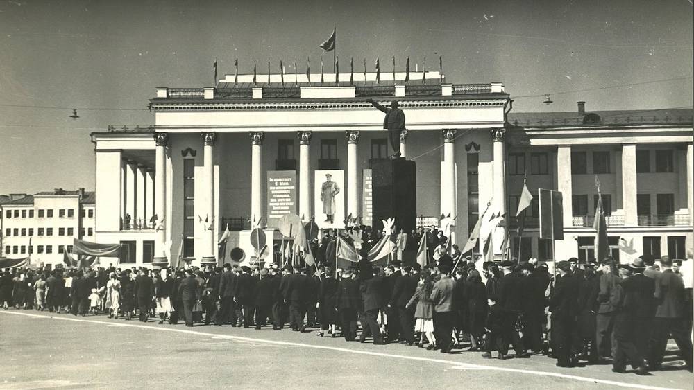 Великолепные фото празднования Первомая на Брянщине показал госархив