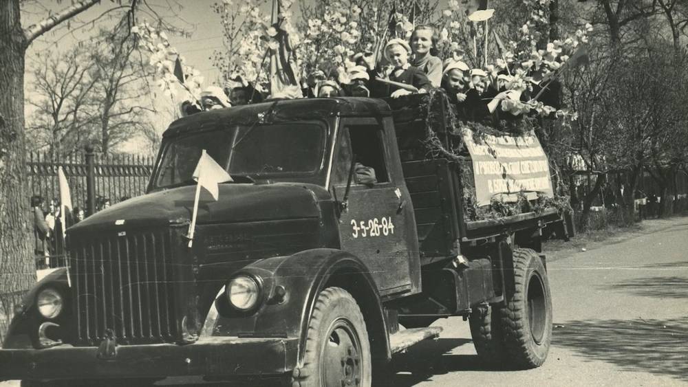 Великолепные фото празднования Первомая на Брянщине показал госархив