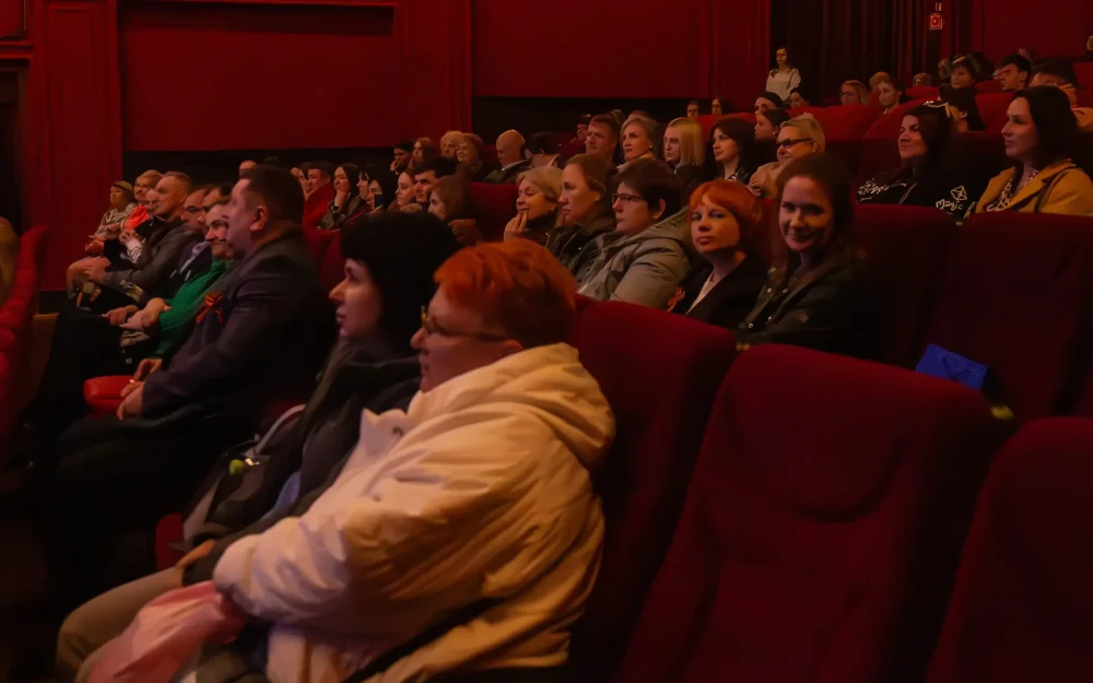Вечная слава герою: в Брянске прошел специальный показ первого эпизода сериала «Рослый» от Wink