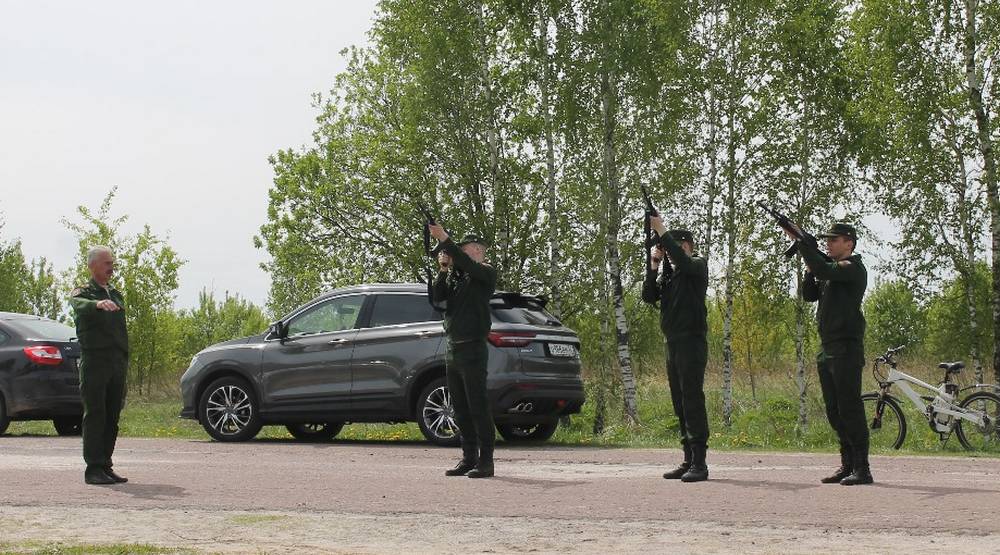 В Брасовском районе захоронили останки воинов, найденных поисковиками