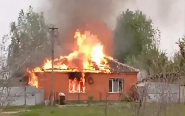 В сети появились фото пылающего после атак брянского приграничья