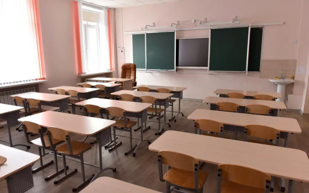 В школе Севска подросток лазерной указкой повредил глаз однокласснику