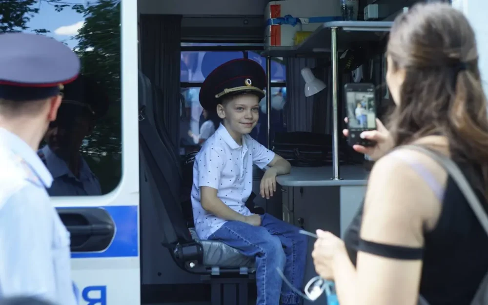 Брянские полицейские приняли участие в празднике «Город профессий»