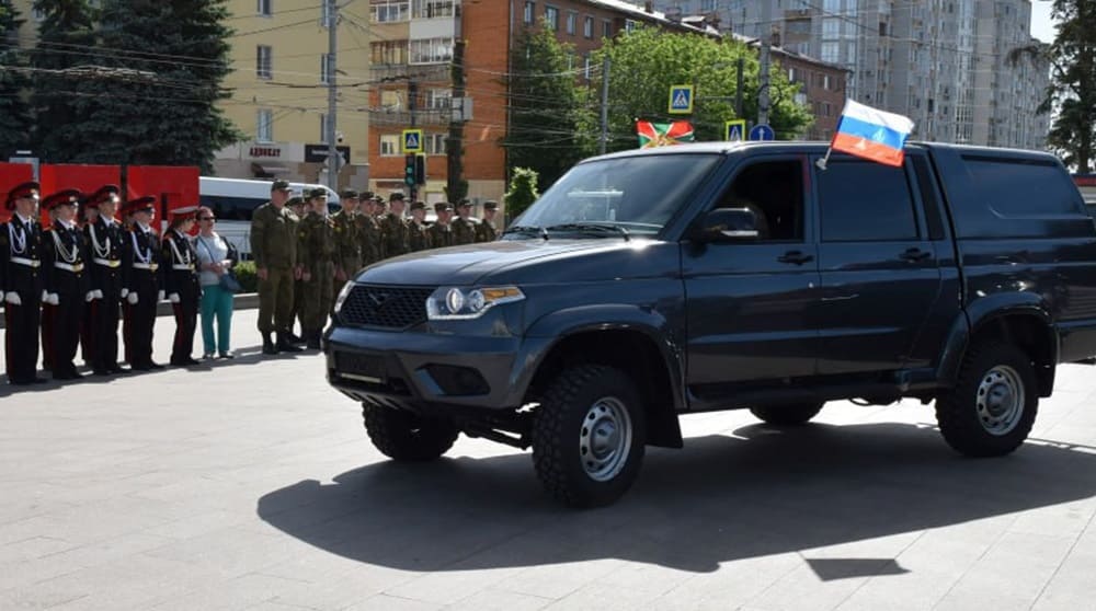 В Брянске в День пограничника сотрудникам ФСБ передали 10 автомобилей УАЗ