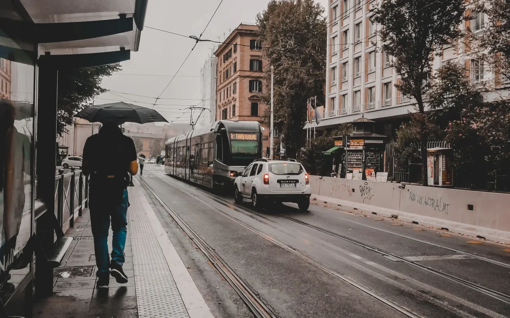 Жителя Брянска оштрафовали за езду по трамвайным путям