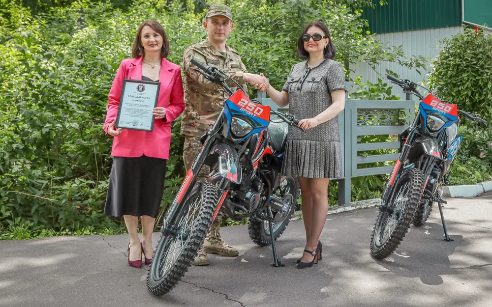 В Брянской области бойцам отряда «Барс» передали кроссовые мотоциклы