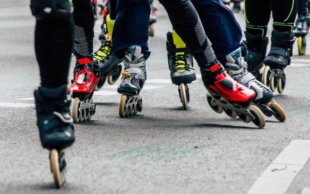 Сбер подарил воспитанникам центра помощи детям из Клинцов роликовые коньки