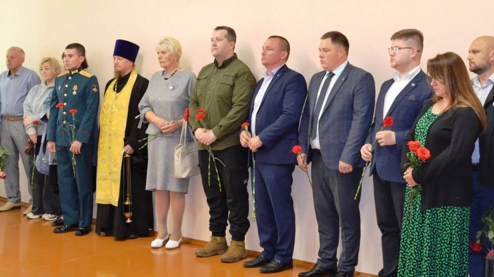 В учебном заведении Карачева открыли «Стену памяти» павшим участникам СВО