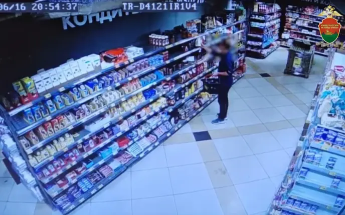 В Брянске мужчину заподозрили в краже кофе и шоколада на 8 тысяч рублей